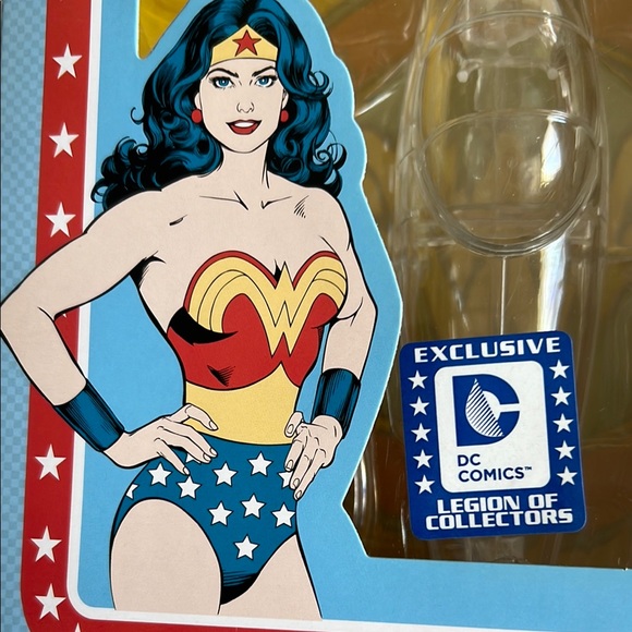 FUNKO EXCLUSIVE DC COMICS Wonder Woman Invisible Jet with Mini Figure - Picture 14 of 15